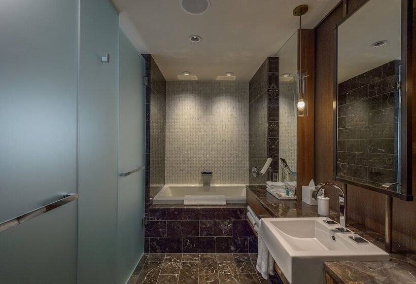 اتاق استاندارد با تخت بزرگ, Loden Vancouver