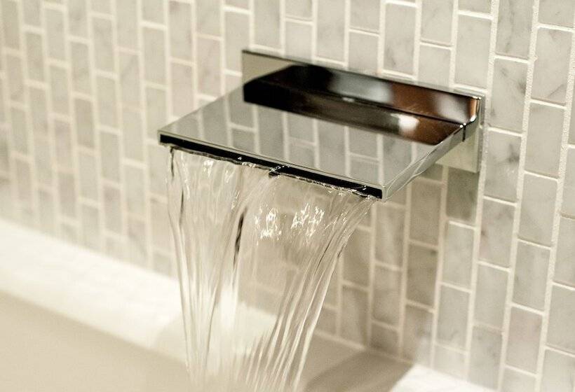 اتاق استاندارد با تخت بزرگ, Loden Vancouver