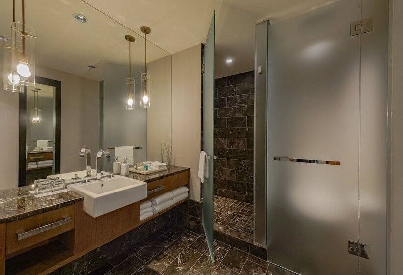 اتاق استاندارد با 2 تخت دوبل, Loden Vancouver