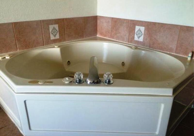 سوئیت با تخت بزرگ, Miami Gardens Inn & Suites