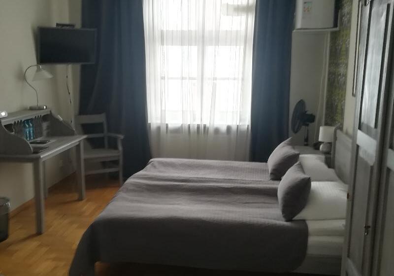 اتاق استاندارد سه نفره, Mikołaj