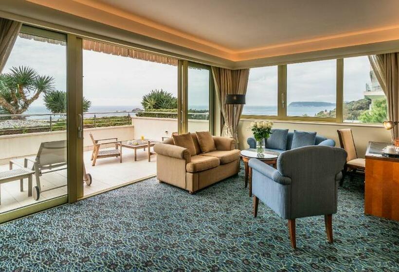Deluxe Suite Sea View, More