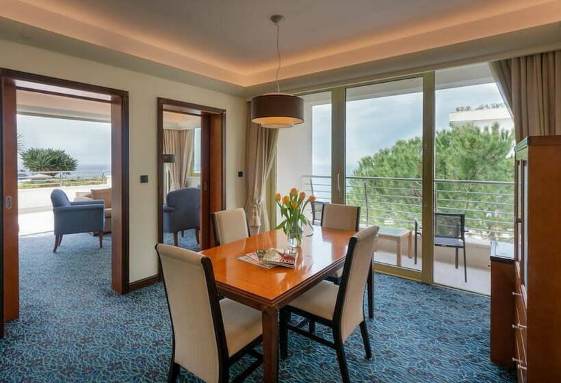 Deluxe Suite Sea View, More