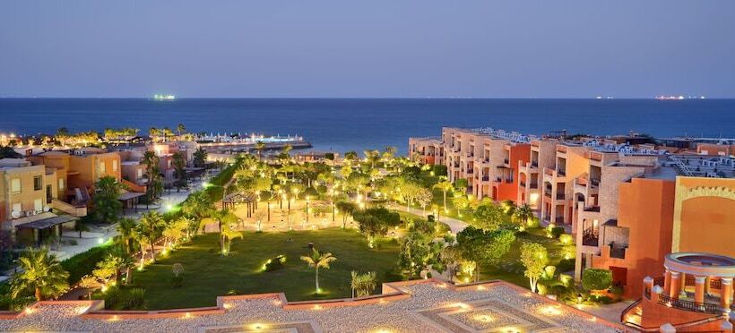 Habitación Clásica Cama de Matrimonio Vista Mar, Mövenpick Resort El Sokhna