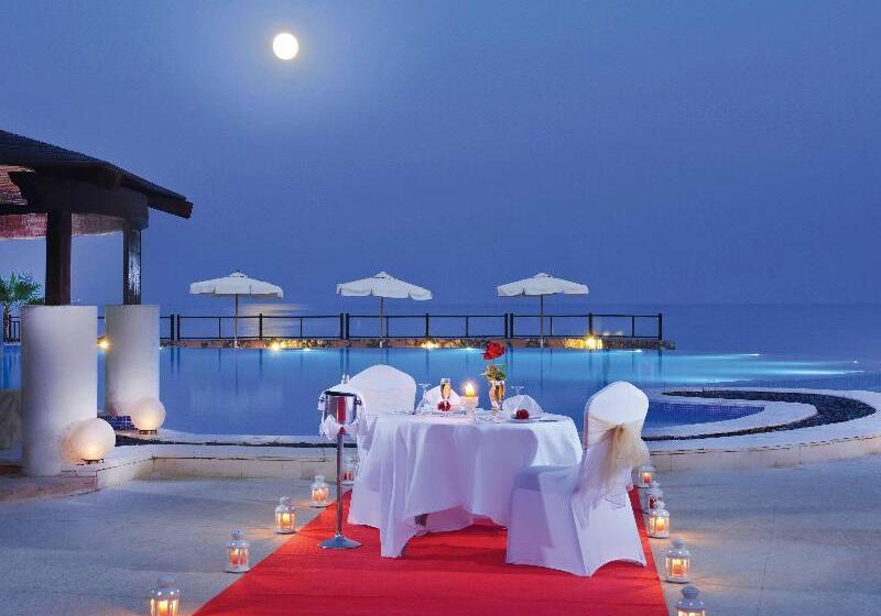 اتاق لوکس با چشم‌انداز باغ, Mövenpick Resort El Sokhna