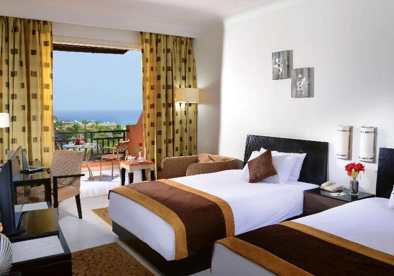 اتاق سوپریور با چشم‌انداز دریا, Mövenpick Resort El Sokhna