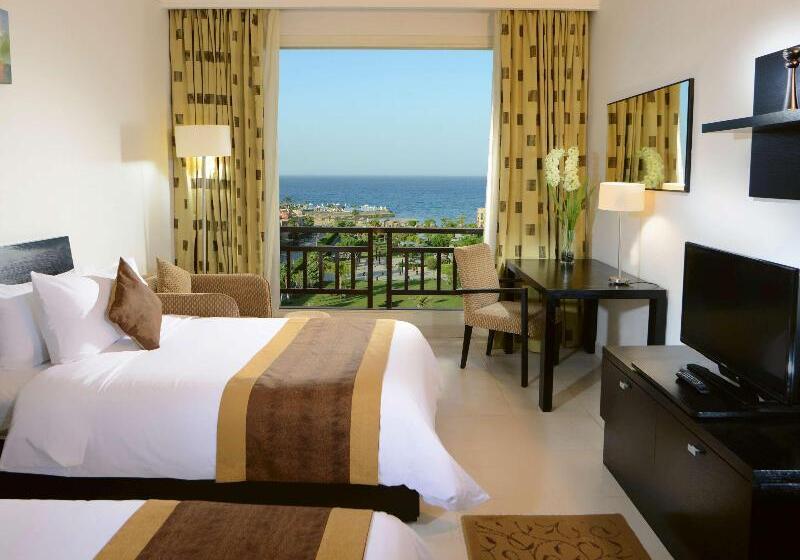 اتاق سوپریور با چشم‌انداز دریا, Mövenpick Resort El Sokhna