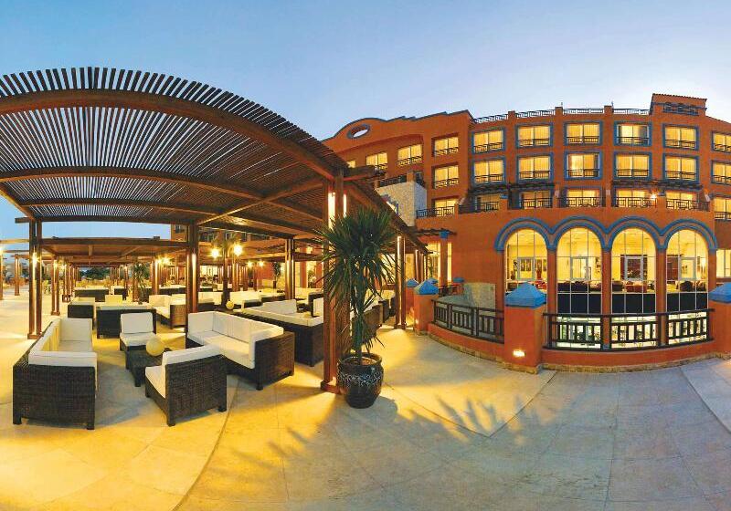 اتاق سوپریور با چشم‌انداز دریا, Mövenpick Resort El Sokhna
