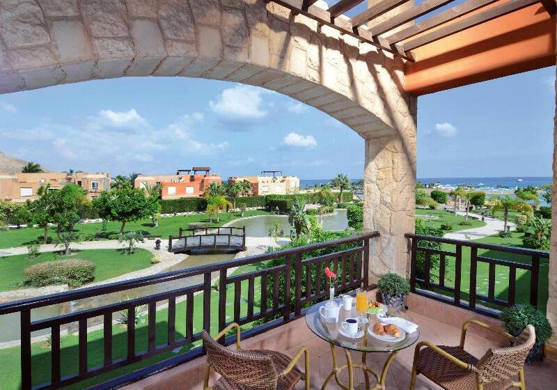 اتاق لوکس با چشم‌انداز باغ, Mövenpick Resort El Sokhna