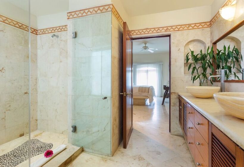 , Porto Playa Condo Hotel And Beach Club