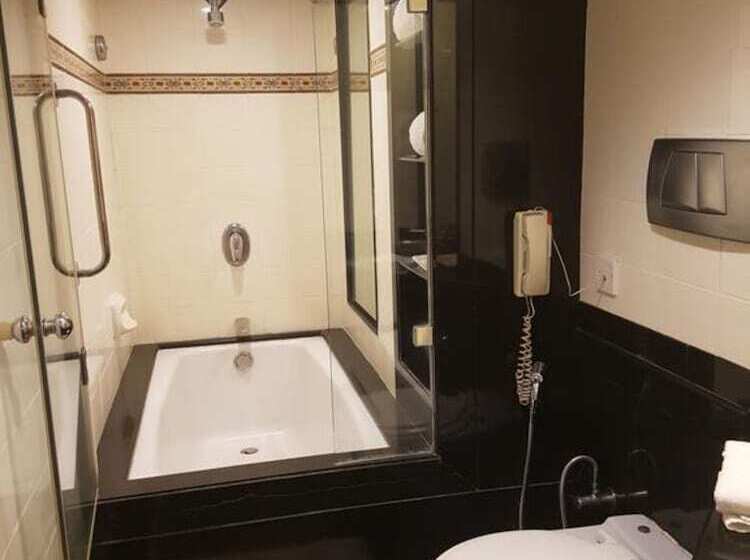 俱乐部房间, Ramee Guestline Hotel Dadar