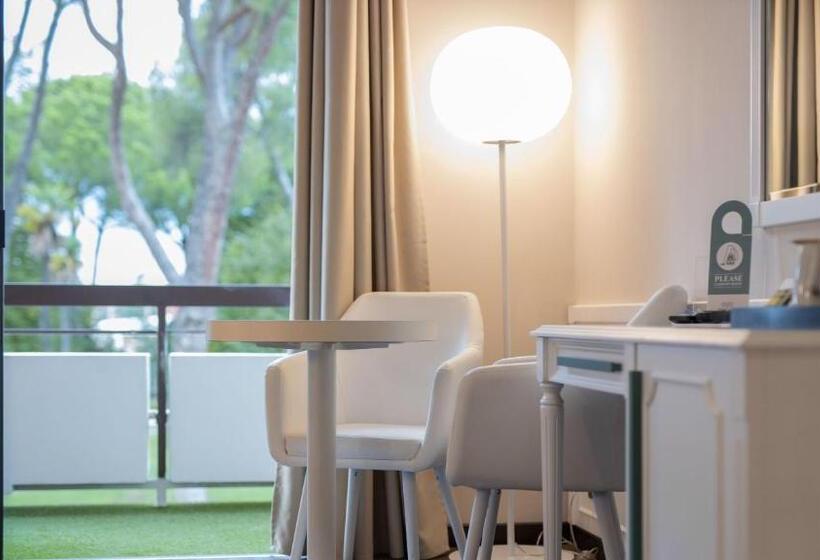 اتاق لوکس با چشم‌انداز استخر, Salus Terme   Adults Only