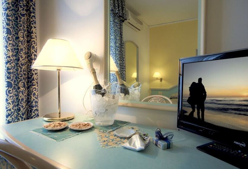 اتاق اساندارد با چشم‌انداز جانبی به دریا, Solemare Beach & Beauty Spa