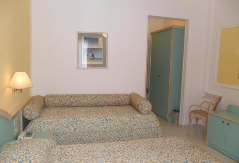 اتاق اساندارد با چشم‌انداز جانبی به دریا, Solemare Beach & Beauty Spa