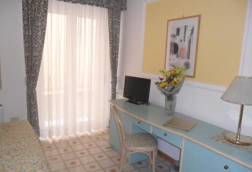 اتاق استاندارد چهار تخته, Solemare Beach & Beauty Spa