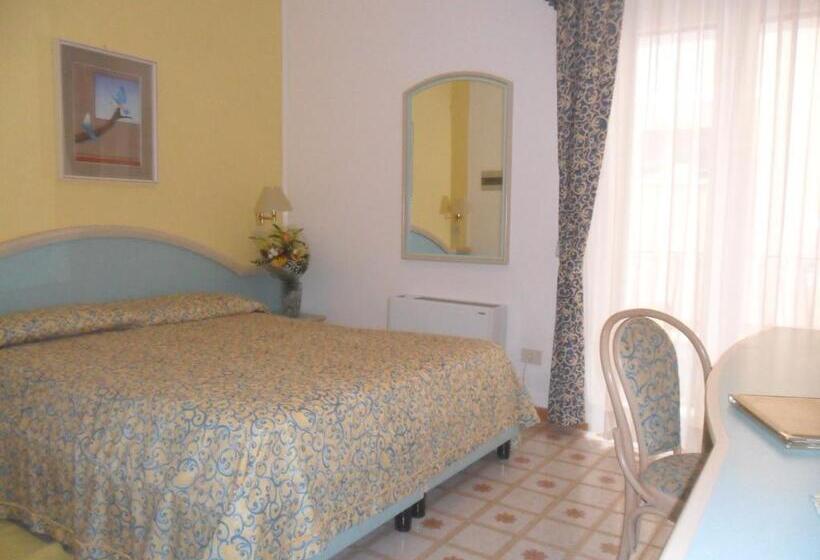 اتاق استاندارد سه نفره با چشم‌انداز کنار دریا, Solemare Beach & Beauty Spa