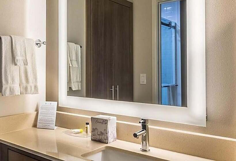 סוויטה מותאמת לאדם עם מוגבלויות, Staybridge Suites Houston West   Energy Corridor, An Ihg