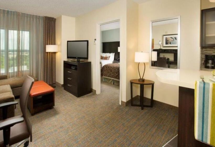 キングサイズベッドのスイートルーム, Staybridge Suites Houston West  Energy Corridor