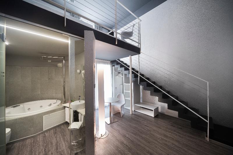 סוויטה מותאמת לאדם עם מוגבלויות, Staybridge Suites Houston West   Energy Corridor, An Ihg