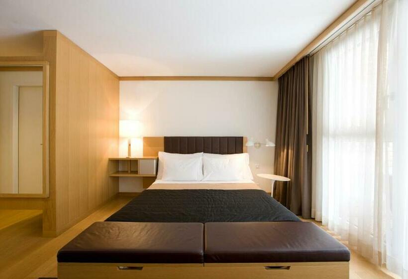 Standard Room Double Bed, The Omnia