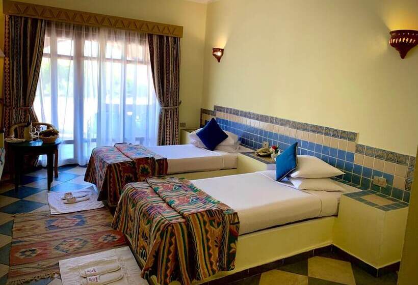 اتاق اساندارد با چشم‌انداز جانبی به دریا, Tropitel Dahab Oasis