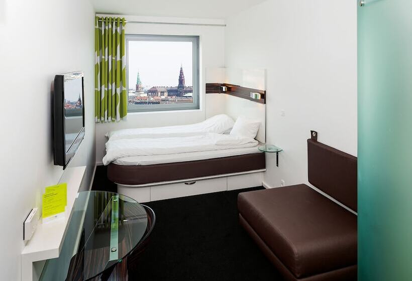 Standard Triple Room, Wakeup Copenhagen  Carsten Niebuhrs Gade