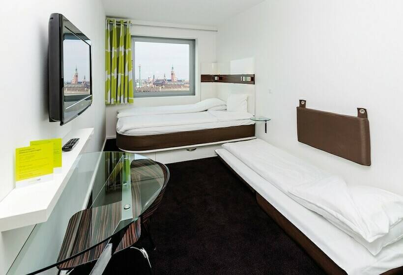 Standard Triple Room, Wakeup Copenhagen  Carsten Niebuhrs Gade