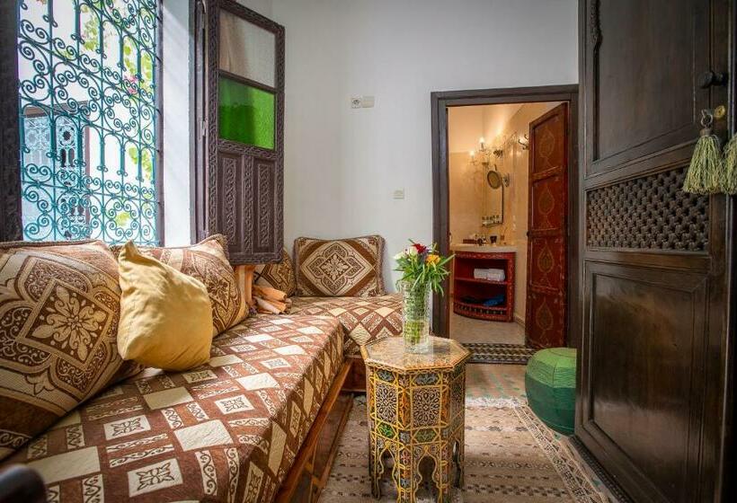 سوییت سوپریور, Riad Ben Tachfine
