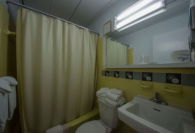 سوییت لوکس, Compass Family Resort
