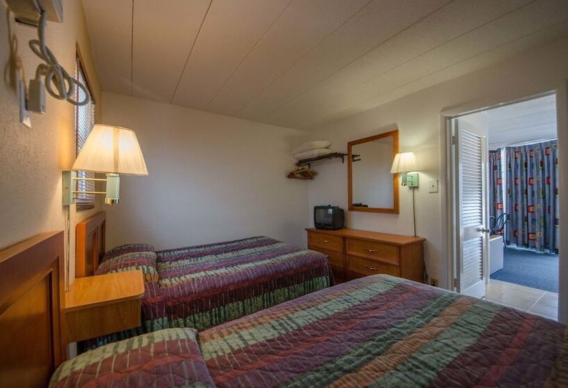 سوییت لوکس, Compass Family Resort