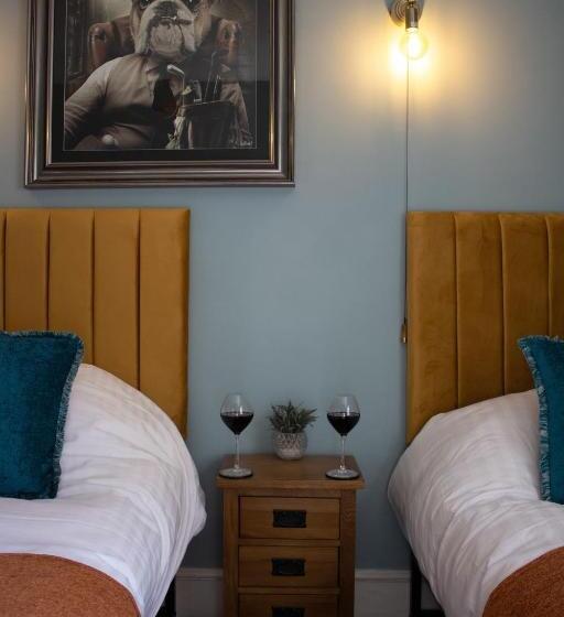 اتاق استاندارد با چشم‌انداز باغ, The Riverside Rooms