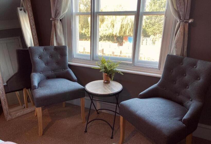 اتاق استاندارد با تخت بزرگ, The Riverside Rooms