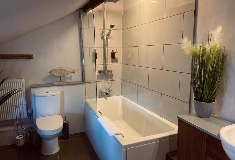اتاق استاندارد با تخت بزرگ, The Riverside Rooms