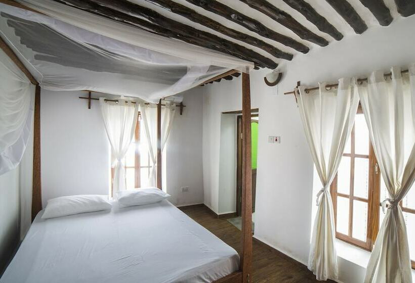 اتاق استاندارد با چشم‌انداز شهر, Lala Hostel