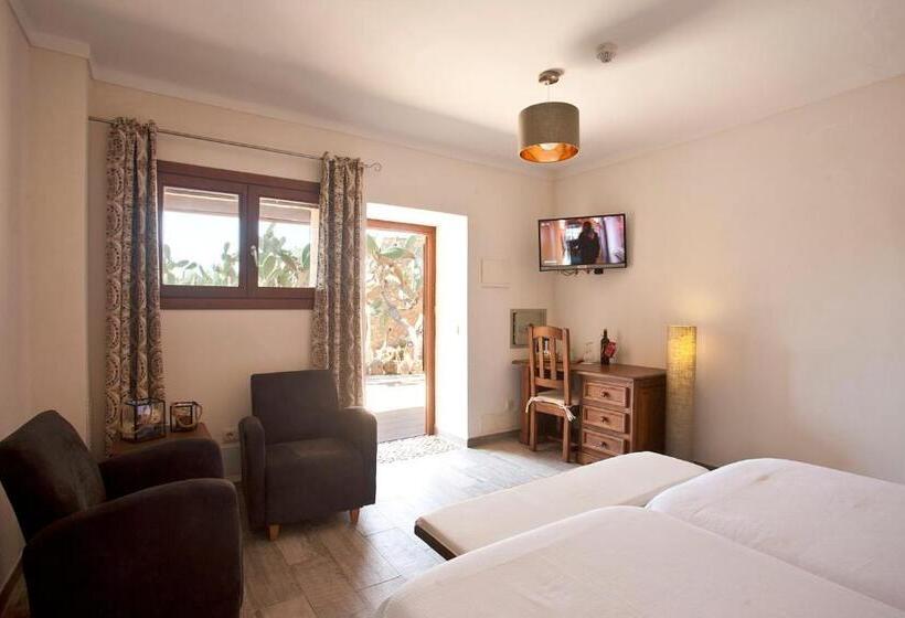 اتاق استاندارد سه نفره, Agroturismo Es Quatre Cantons