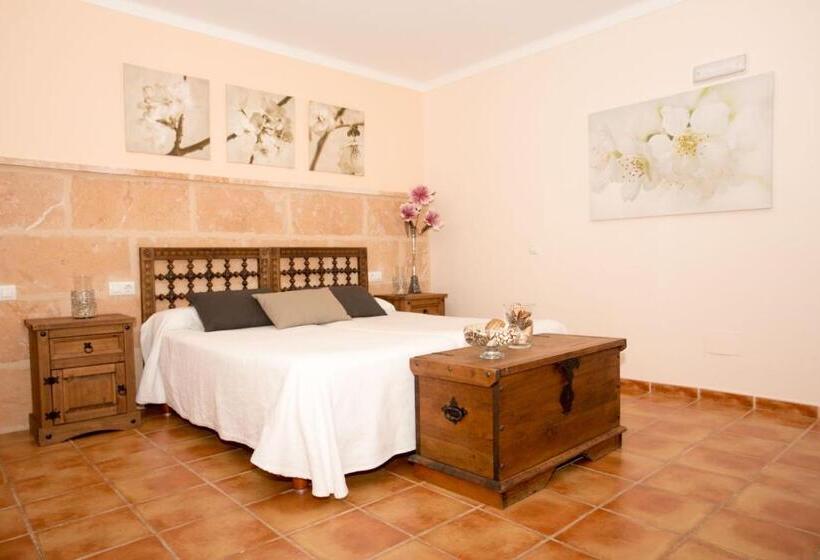 اتاق استاندارد سه نفره, Agroturismo Es Quatre Cantons