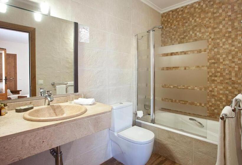 اتاق استاندارد سه نفره, Agroturismo Es Quatre Cantons