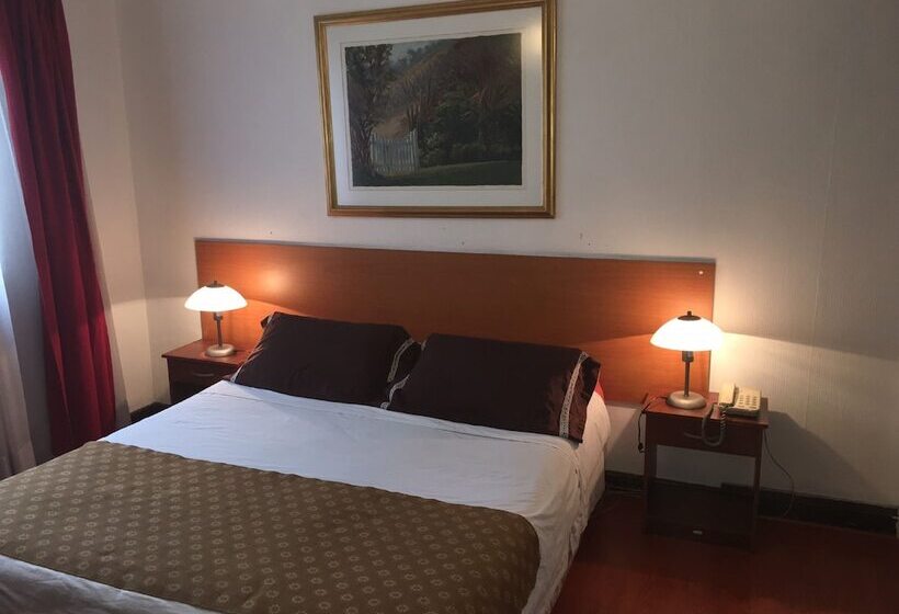 اتاق استاندارد سه نفره, Quito