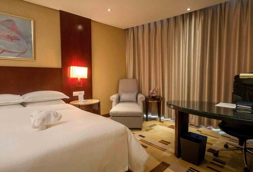 اتاق دلوکس با تخت کینگ و چشم‌انداز شهر, Sheraton Guiyang