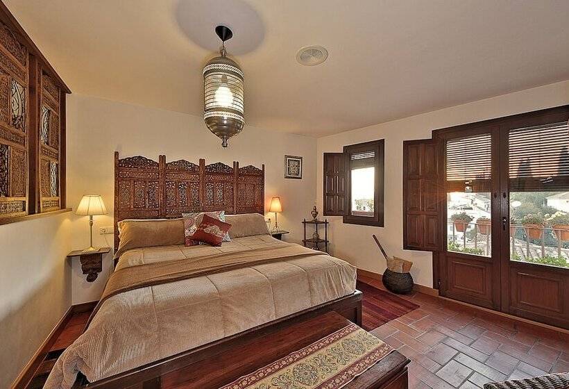 اتاق استاندارد با چشم‌انداز, Solar Montesclaros Vut/gr/00051