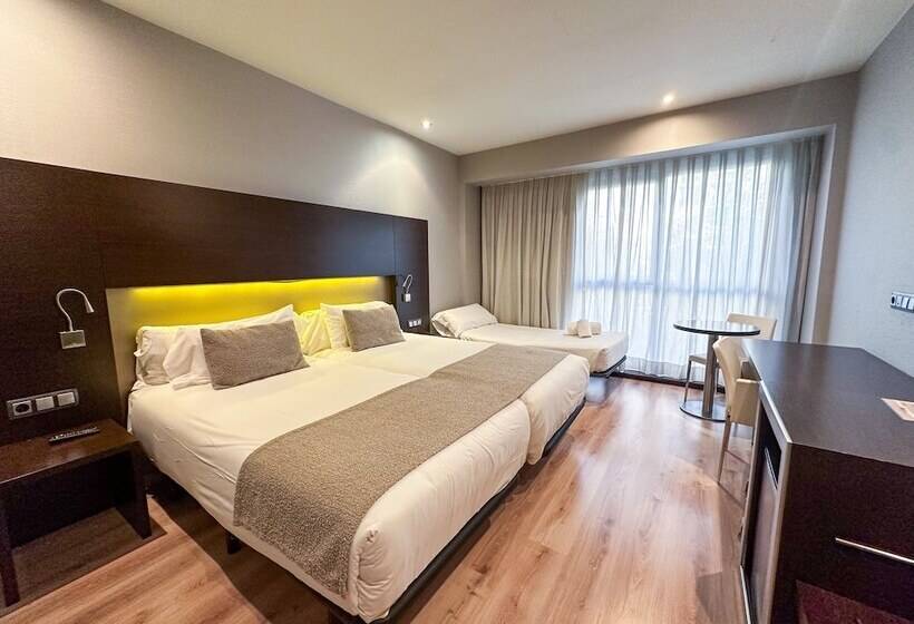 اتاق استاندارد سه نفره, Turia Granada