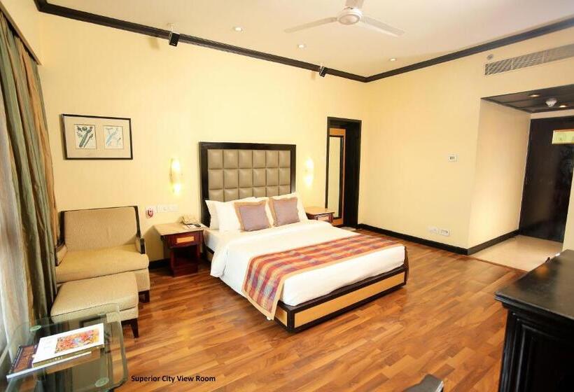 اتاق سوپریور با چشم‌انداز شهر, Vivanta Ernakulam, Marine Drive