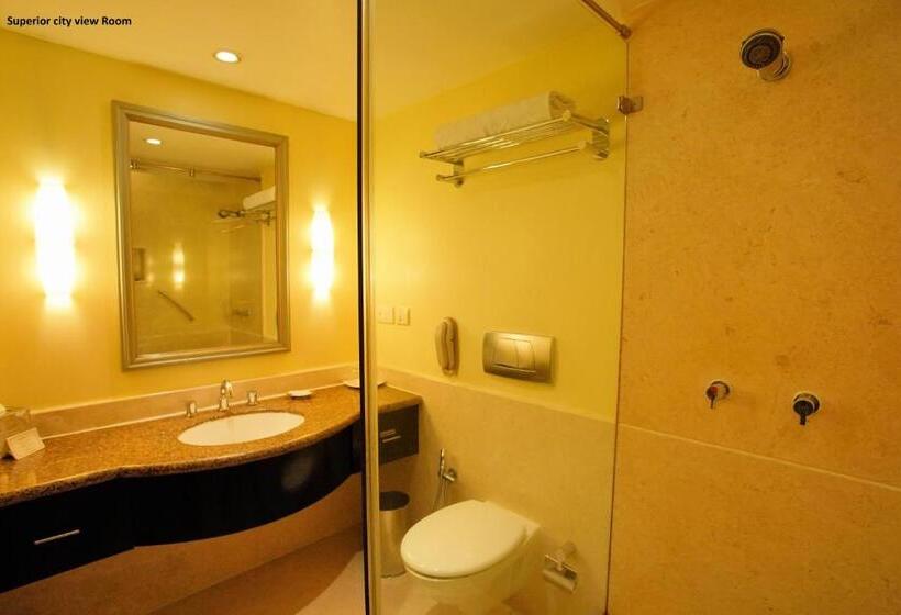 اتاق سوپریور با چشم‌انداز شهر, Vivanta Ernakulam, Marine Drive