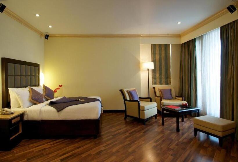 Superior Room Queen Bed, The Gateway  Marine Drive Ernakulam