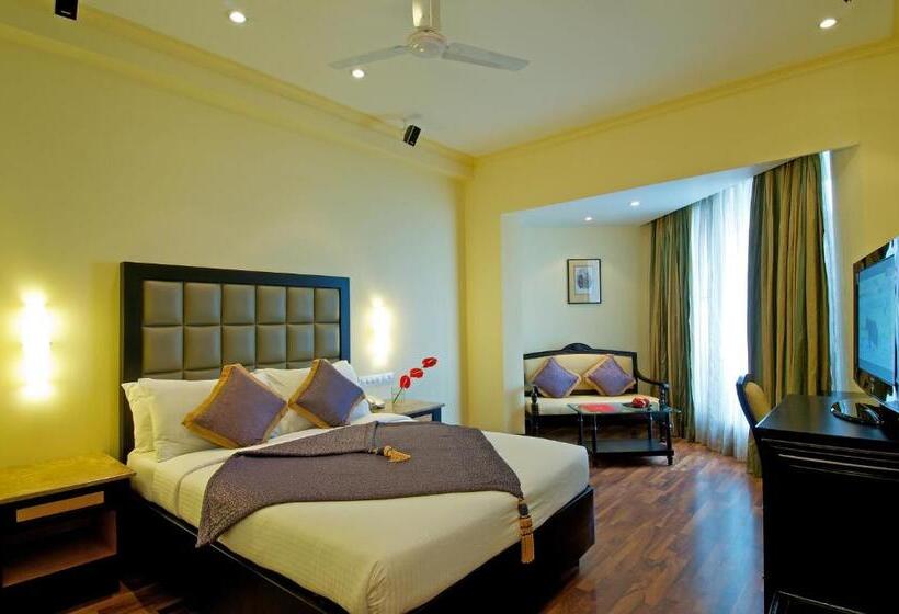 Executive Room Queen Bed, Vivanta Ernakulam, Marine Drive
