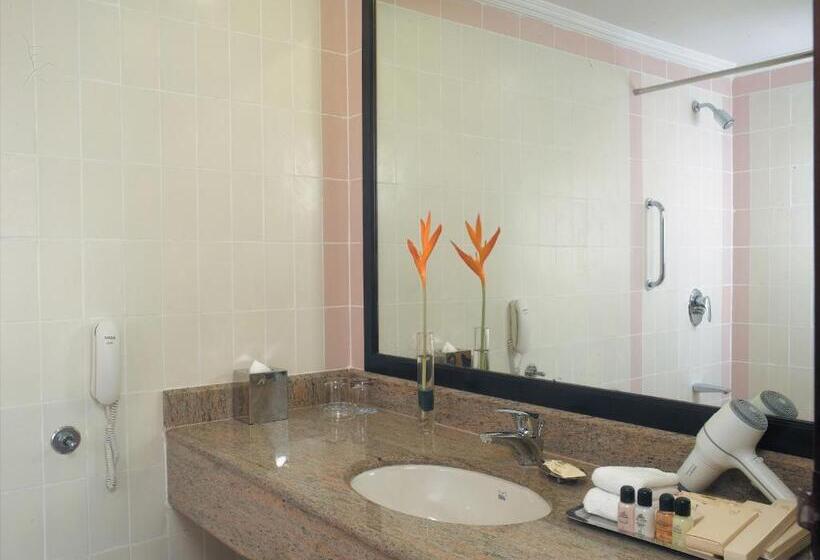 سوئیت اجرایی با تخت کینگ, Vivanta Ernakulam, Marine Drive