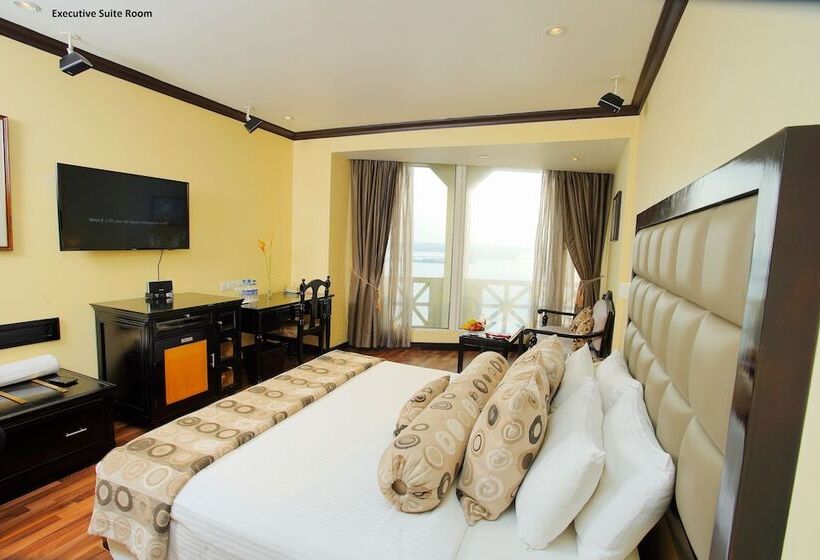 اتاق اجرایی با چشم‌انداز دریا, Vivanta Ernakulam, Marine Drive