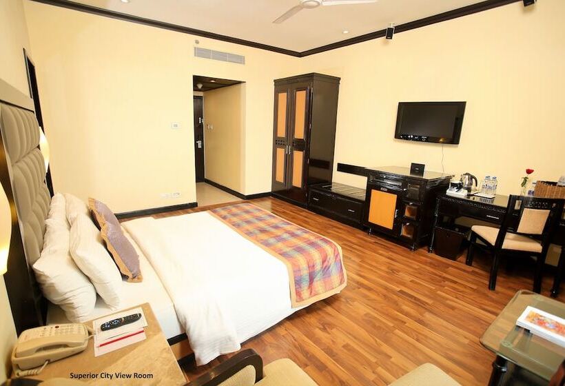 اتاق سوپریور با چشم‌انداز شهر, Vivanta Ernakulam, Marine Drive