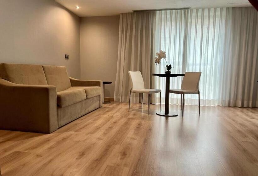 سوییت جونیور, Turia Granada