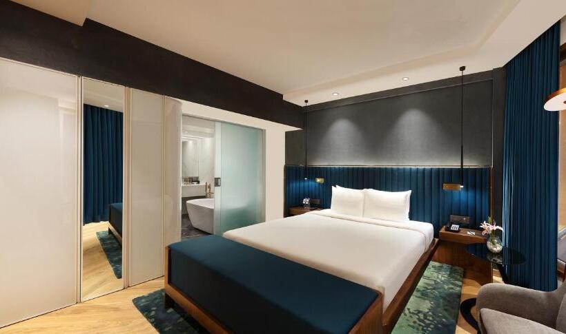 Executive Suite King Bed, Novotel Mumbai Juhu Beach